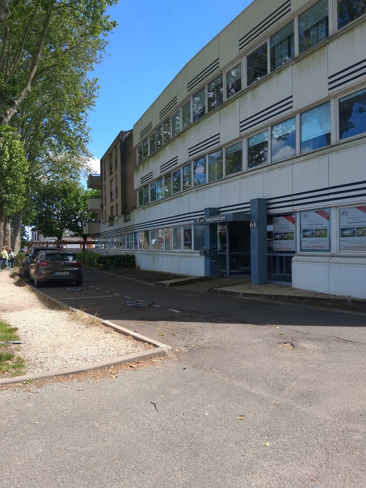 Devanture de l'institut KPIL'R Men, 64 Quai des Augustins à Orléans